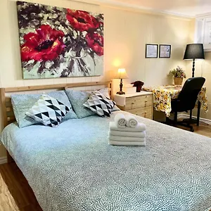 Perfect Home-private Washrooms,free Parking,high Speed Net , Toronto Canada